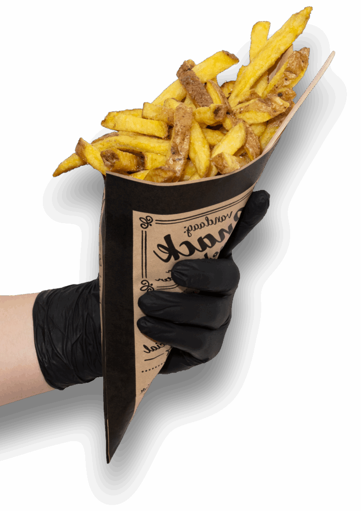 spitztüte frische pommes in der hand